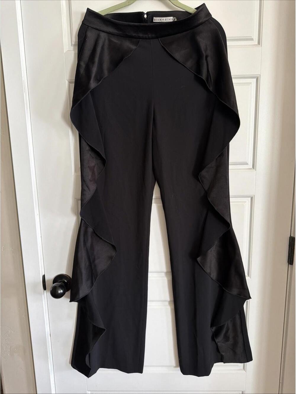Alice+Olivia Women’s Black Ruffle dress Pants Size 4 $395